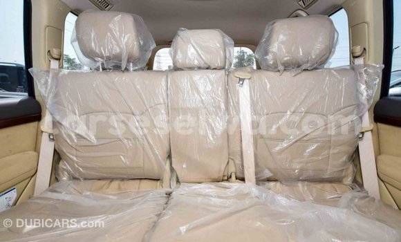 Acheter Import Voiture Toyota Land Cruiser Blanc à Import - Dubai, East Mahé Acheter Import Voiture Toyota Land Cruiser Blanc à Import - Dubai, East Mahé