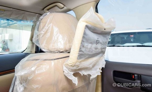 Acheter Import Voiture Toyota Land Cruiser Blanc à Import - Dubai, East Mahé Acheter Import Voiture Toyota Land Cruiser Blanc à Import - Dubai, East Mahé