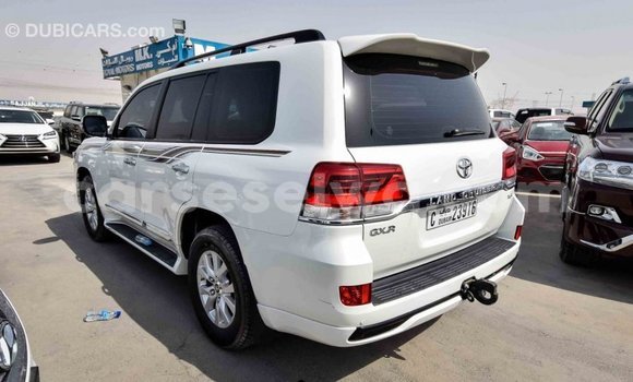 Acheter Import Voiture Toyota Land Cruiser Blanc à Import - Dubai, East Mahé Acheter Import Voiture Toyota Land Cruiser Blanc à Import - Dubai, East Mahé