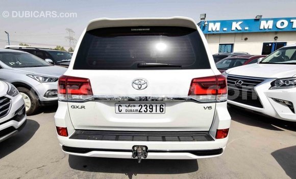 Acheter Import Voiture Toyota Land Cruiser Blanc à Import - Dubai, East Mahé Acheter Import Voiture Toyota Land Cruiser Blanc à Import - Dubai, East Mahé