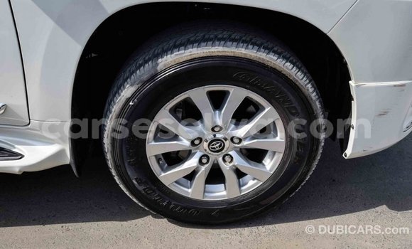 Acheter Import Voiture Toyota Land Cruiser Blanc à Import - Dubai, East Mahé Acheter Import Voiture Toyota Land Cruiser Blanc à Import - Dubai, East Mahé