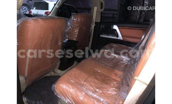 Acheter Import Voiture Toyota Land Cruiser Noir à Import - Dubai, East Mahé Acheter Import Voiture Toyota Land Cruiser Noir à Import - Dubai, East Mahé