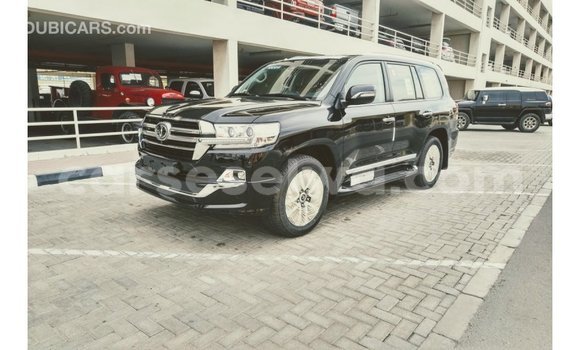 Acheter Import Voiture Toyota Land Cruiser Noir à Import - Dubai, East Mahé Acheter Import Voiture Toyota Land Cruiser Noir à Import - Dubai, East Mahé