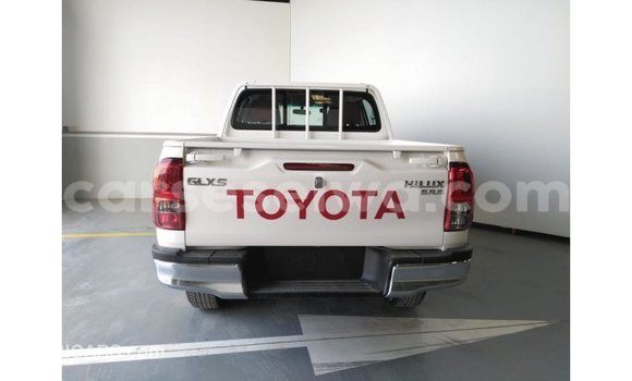 Acheter Import Voiture Toyota Hilux Blanc à Import - Dubai, East Mahé Acheter Import Voiture Toyota Hilux Blanc à Import - Dubai, East Mahé