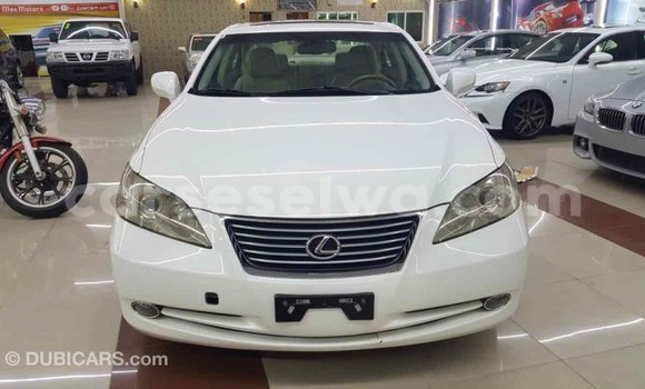 Acheter Import Voiture Lexus ES Blanc à Import - Dubai, East Mahé Acheter Import Voiture Lexus ES Blanc à Import - Dubai, East Mahé
