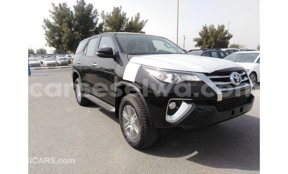 Acheter Import Voiture Toyota Fortuner Noir à Import - Dubai, East Mahé Acheter Import Voiture Toyota Fortuner Noir à Import - Dubai, East Mahé