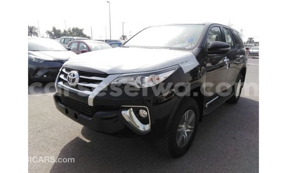 Acheter Import Voiture Toyota Fortuner Noir à Import - Dubai, East Mahé Acheter Import Voiture Toyota Fortuner Noir à Import - Dubai, East Mahé