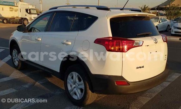 Acheter Import Voiture Toyota RAV4 Blanc à Import - Dubai, East Mahé Acheter Import Voiture Toyota RAV4 Blanc à Import - Dubai, East Mahé