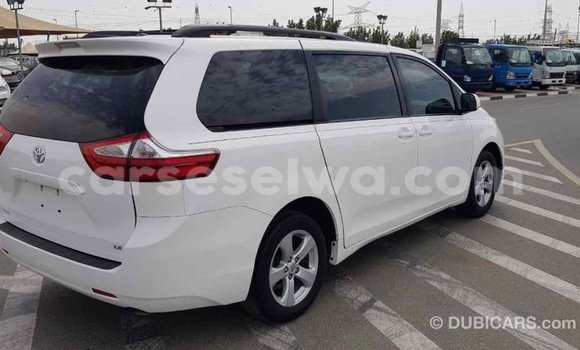Acheter Import Voiture Toyota Sienna Blanc à Import - Dubai, East Mahé Acheter Import Voiture Toyota Sienna Blanc à Import - Dubai, East Mahé
