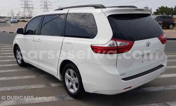 Acheter Import Voiture Toyota Sienna Blanc à Import - Dubai, East Mahé Acheter Import Voiture Toyota Sienna Blanc à Import - Dubai, East Mahé