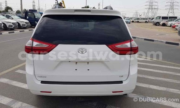 Acheter Import Voiture Toyota Sienna Blanc à Import - Dubai, East Mahé Acheter Import Voiture Toyota Sienna Blanc à Import - Dubai, East Mahé