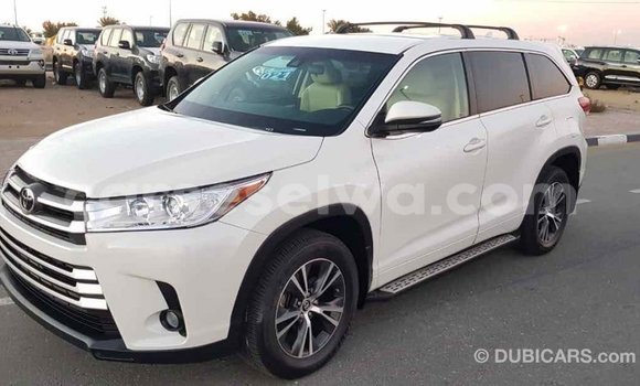 Acheter Import Voiture Toyota Highlander Blanc à Import - Dubai, East Mahé Acheter Import Voiture Toyota Highlander Blanc à Import - Dubai, East Mahé