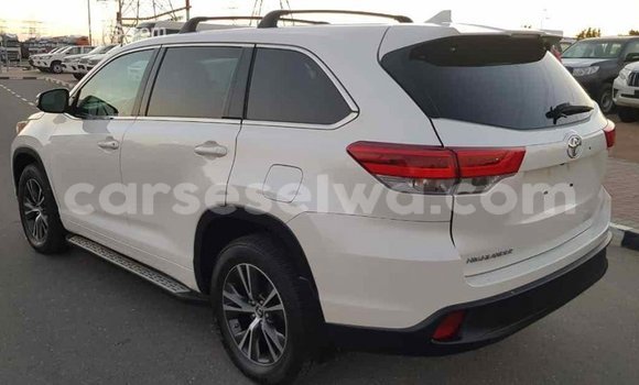 Acheter Import Voiture Toyota Highlander Blanc à Import - Dubai, East Mahé Acheter Import Voiture Toyota Highlander Blanc à Import - Dubai, East Mahé