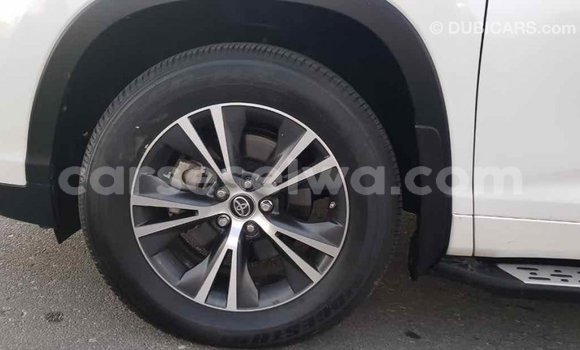 Acheter Import Voiture Toyota Highlander Blanc à Import - Dubai, East Mahé Acheter Import Voiture Toyota Highlander Blanc à Import - Dubai, East Mahé