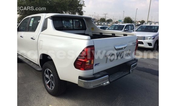 Acheter Import Voiture Toyota Hilux Blanc à Import - Dubai, East Mahé Acheter Import Voiture Toyota Hilux Blanc à Import - Dubai, East Mahé