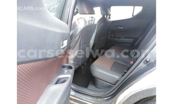 Acheter Import Voiture Toyota C-HR Autre à Import - Dubai, East Mahé Acheter Import Voiture Toyota C-HR Autre à Import - Dubai, East Mahé