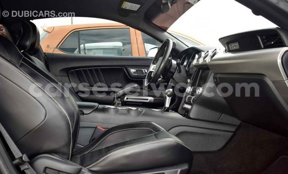 Acheter Import Voiture Ford Mustang Noir à Import - Dubai, East Mahé Acheter Import Voiture Ford Mustang Noir à Import - Dubai, East Mahé