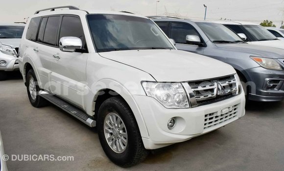 Acheter Import Voiture Mitsubishi Pajero Blanc à Import - Dubai, East Mahé Acheter Import Voiture Mitsubishi Pajero Blanc à Import - Dubai, East Mahé