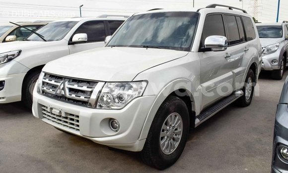 Acheter Import Voiture Mitsubishi Pajero Blanc à Import - Dubai, East Mahé Acheter Import Voiture Mitsubishi Pajero Blanc à Import - Dubai, East Mahé