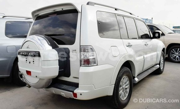 Acheter Import Voiture Mitsubishi Pajero Blanc à Import - Dubai, East Mahé Acheter Import Voiture Mitsubishi Pajero Blanc à Import - Dubai, East Mahé