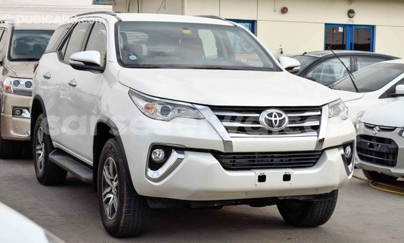 Acheter Import Voiture Toyota Fortuner Blanc à Import - Dubai, East Mahé Acheter Import Voiture Toyota Fortuner Blanc à Import - Dubai, East Mahé