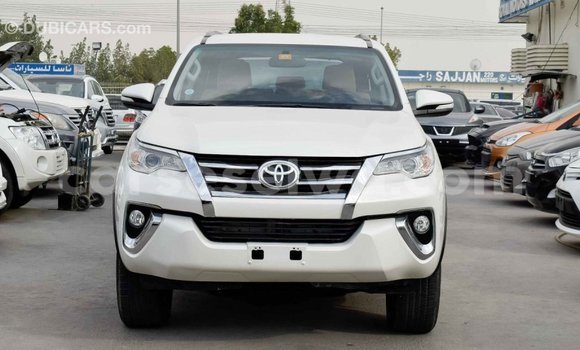 Acheter Import Voiture Toyota Fortuner Blanc à Import - Dubai, East Mahé Acheter Import Voiture Toyota Fortuner Blanc à Import - Dubai, East Mahé
