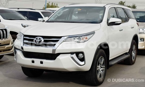 Acheter Import Voiture Toyota Fortuner Blanc à Import - Dubai, East Mahé Acheter Import Voiture Toyota Fortuner Blanc à Import - Dubai, East Mahé