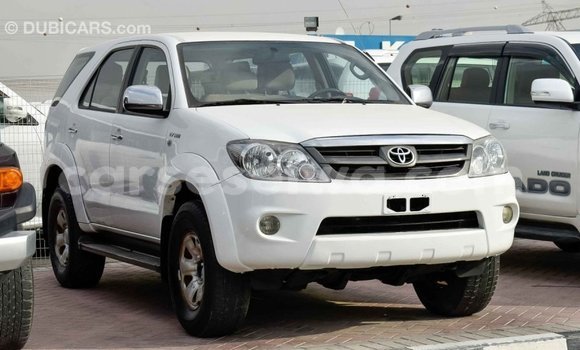 Acheter Import Voiture Toyota Fortuner Blanc à Import - Dubai, East Mahé Acheter Import Voiture Toyota Fortuner Blanc à Import - Dubai, East Mahé