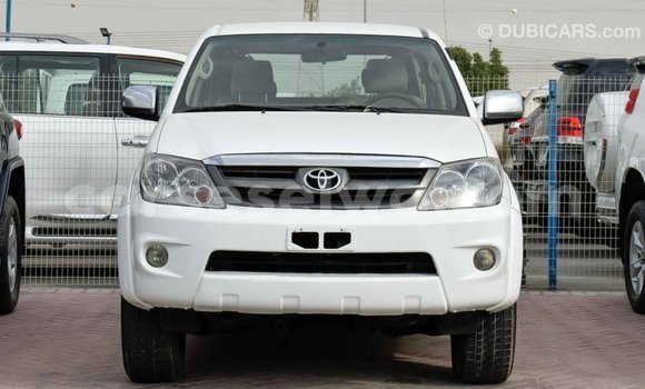 Acheter Import Voiture Toyota Fortuner Blanc à Import - Dubai, East Mahé Acheter Import Voiture Toyota Fortuner Blanc à Import - Dubai, East Mahé