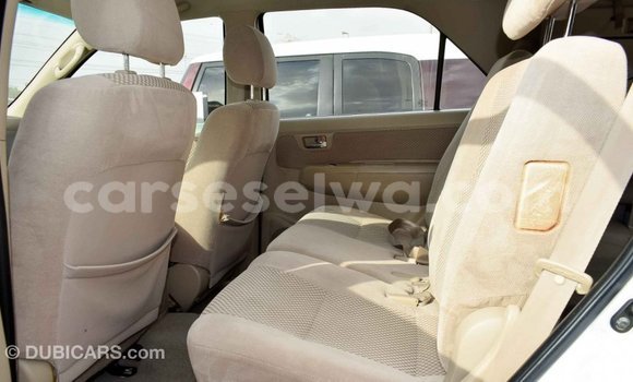 Acheter Import Voiture Toyota Fortuner Blanc à Import - Dubai, East Mahé Acheter Import Voiture Toyota Fortuner Blanc à Import - Dubai, East Mahé