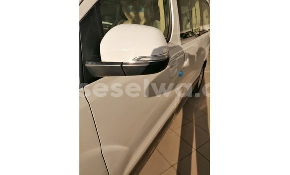 Acheter Import Utilitaire Hyundai Chorus Blanc à Import - Dubai, East Mahé Acheter Import Utilitaire Hyundai Chorus Blanc à Import - Dubai, East Mahé