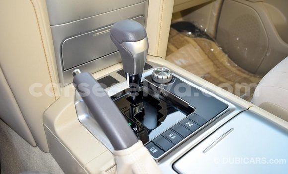 Acheter Import Voiture Toyota Land Cruiser Noir à Import - Dubai, East Mahé Acheter Import Voiture Toyota Land Cruiser Noir à Import - Dubai, East Mahé