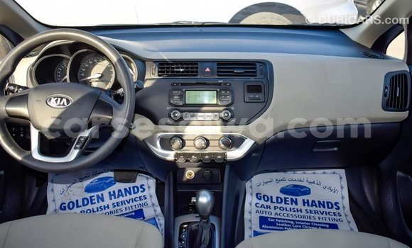 Acheter Import Voiture Kia Rio Blanc à Import - Dubai, East Mahé Acheter Import Voiture Kia Rio Blanc à Import - Dubai, East Mahé