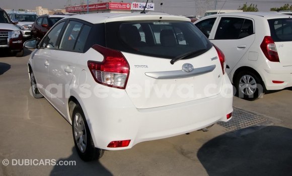 Acheter Import Voiture Toyota Yaris Blanc à Import - Dubai, East Mahé Acheter Import Voiture Toyota Yaris Blanc à Import - Dubai, East Mahé