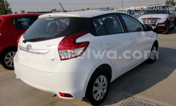 Acheter Import Voiture Toyota Yaris Blanc à Import - Dubai, East Mahé Acheter Import Voiture Toyota Yaris Blanc à Import - Dubai, East Mahé
