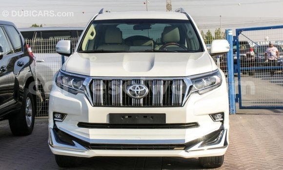 Acheter Import Voiture Toyota Prado Blanc à Import - Dubai, East Mahé Acheter Import Voiture Toyota Prado Blanc à Import - Dubai, East Mahé
