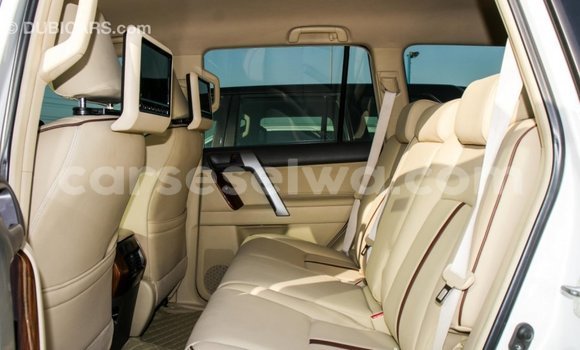 Acheter Import Voiture Toyota Prado Blanc à Import - Dubai, East Mahé Acheter Import Voiture Toyota Prado Blanc à Import - Dubai, East Mahé