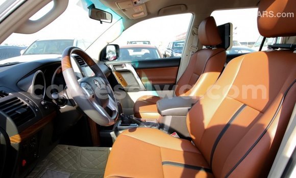 Acheter Import Voiture Toyota Prado Blanc à Import - Dubai, East Mahé Acheter Import Voiture Toyota Prado Blanc à Import - Dubai, East Mahé