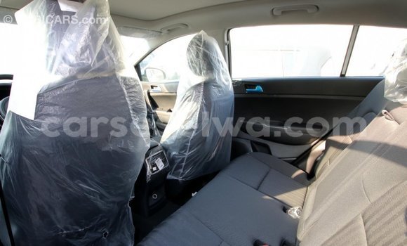 Acheter Import Voiture Kia Sportage Blanc à Import - Dubai, East Mahé Acheter Import Voiture Kia Sportage Blanc à Import - Dubai, East Mahé