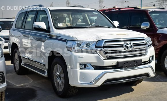 Acheter Import Voiture Toyota Land Cruiser Blanc à Import - Dubai, East Mahé Acheter Import Voiture Toyota Land Cruiser Blanc à Import - Dubai, East Mahé