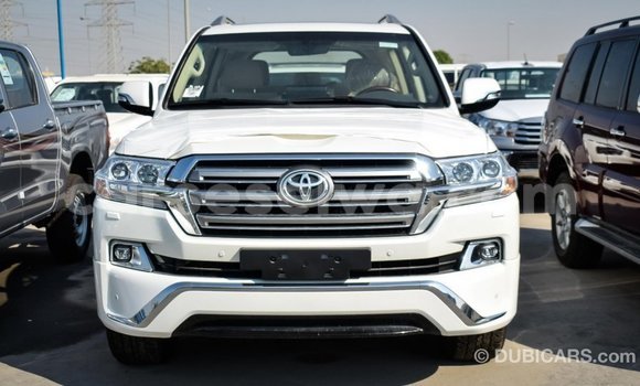 Acheter Import Voiture Toyota Land Cruiser Blanc à Import - Dubai, East Mahé Acheter Import Voiture Toyota Land Cruiser Blanc à Import - Dubai, East Mahé