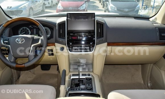 Acheter Import Voiture Toyota Land Cruiser Blanc à Import - Dubai, East Mahé Acheter Import Voiture Toyota Land Cruiser Blanc à Import - Dubai, East Mahé