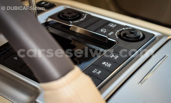 Acheter Import Voiture Toyota Land Cruiser Blanc à Import - Dubai, East Mahé Acheter Import Voiture Toyota Land Cruiser Blanc à Import - Dubai, East Mahé