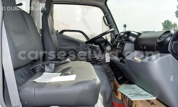 Acheter Import Utilitaire Hino 300 Series Blanc à Import - Dubai, East Mahé Acheter Import Utilitaire Hino 300 Series Blanc à Import - Dubai, East Mahé