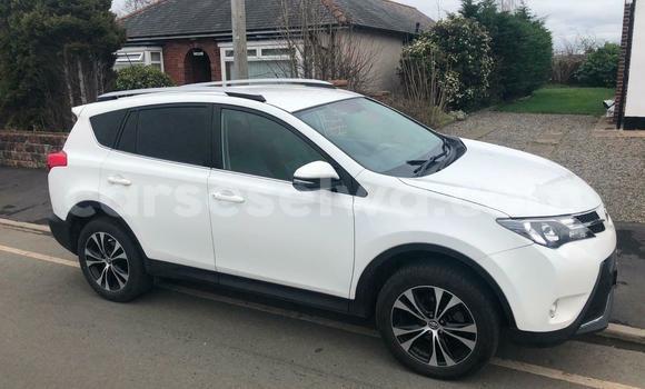 Acheter Occasion Voiture Toyota RAV4 Rouge à Beau Vallon, Nord Mahé Acheter Occasion Voiture Toyota RAV4 Rouge à Beau Vallon, Nord Mahé