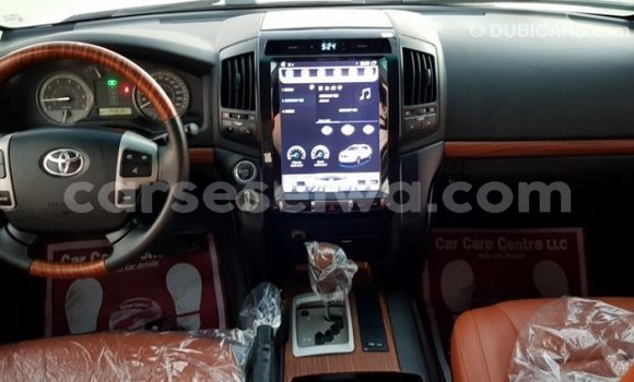 Acheter Import Voiture Toyota Land Cruiser Blanc à Import - Dubai, East Mahé Acheter Import Voiture Toyota Land Cruiser Blanc à Import - Dubai, East Mahé