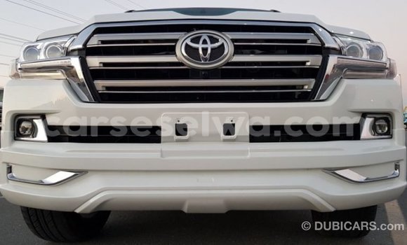 Acheter Import Voiture Toyota Land Cruiser Blanc à Import - Dubai, East Mahé Acheter Import Voiture Toyota Land Cruiser Blanc à Import - Dubai, East Mahé