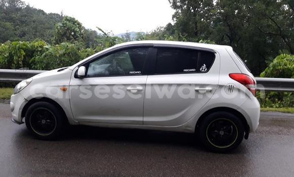 Acheter Occasion Voiture Hyundai i20 Blanc à Baie Lazare, South Mahé Acheter Occasion Voiture Hyundai i20 Blanc à Baie Lazare, South Mahé