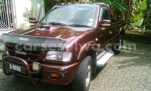 Acheter Occasion Voiture Isuzu KB Rouge à Pointe La Rue, East Mahé Acheter Occasion Voiture Isuzu KB Rouge à Pointe La Rue, East Mahé