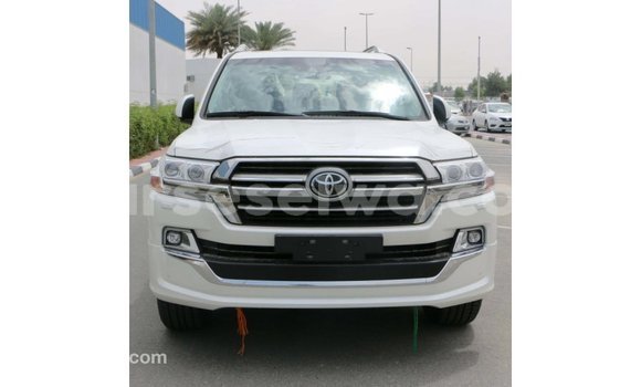 Acheter Import Voiture Toyota Land Cruiser Blanc à Import - Dubai, East Mahé Acheter Import Voiture Toyota Land Cruiser Blanc à Import - Dubai, East Mahé